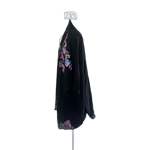 GREAT CONDITION WOMEN Paparazzi Black Embroidered Floral Kimono Crochet Trim Ope - Picture 4 of 10